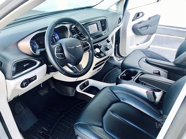 2025 Chrysler Pacifica Van - Passenger for sale — view 5