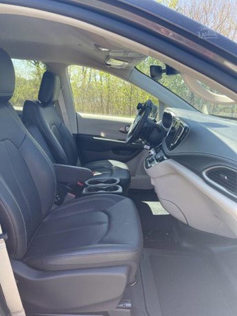 2023 Chrysler Pacifica Van - Passenger for sale — view 5