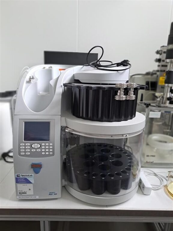 Dionex ASE 350 zaawansowany przyspieszony ekstraktor rozpuszczal Laboratory Equipment for sale — view 4