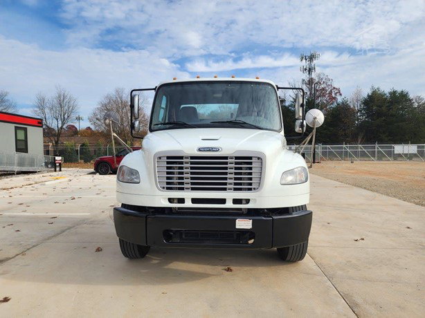 2019 Freightliner Business Class Cab Chassis Truck for sale — view 2