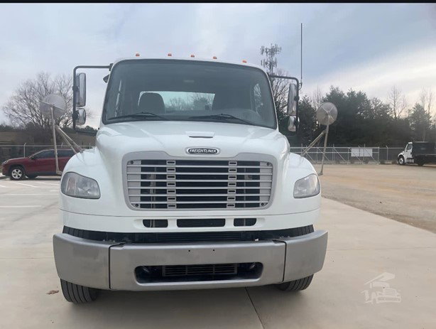 2019 Freightliner Business Class Cab Chassis Truck for sale — view 2