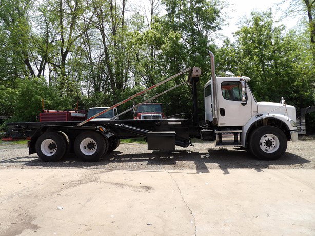 2007 Freightliner Business Class Hook Lift Truck for sale — view 2