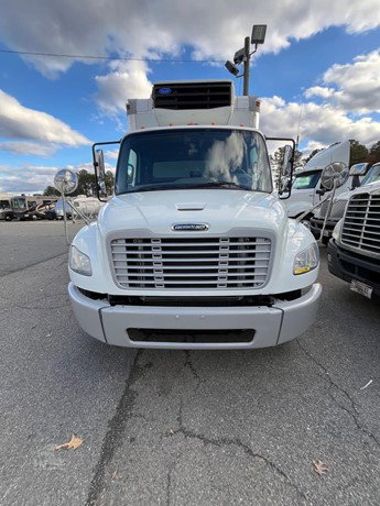 2019 Freightliner Business Class Refrigerated Truck for sale — view 2