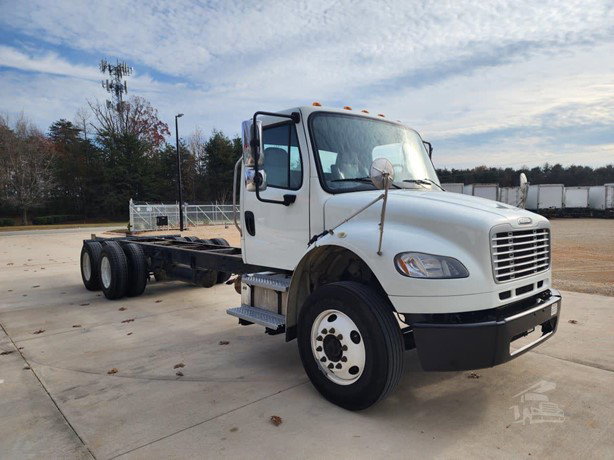 2019 Freightliner Business Class Cab Chassis Truck for sale — view 3