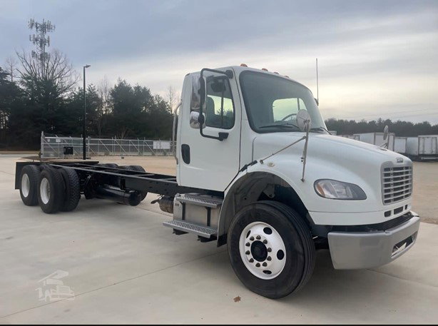 2019 Freightliner Business Class Cab Chassis Truck for sale — view 3