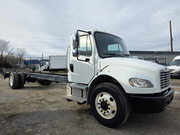 2019 Freightliner Business Class Cab Chassis Truck for sale — view 3