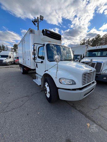 2019 Freightliner Business Class Refrigerated Truck for sale — view 3
