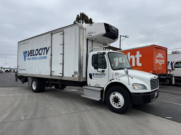 2019 Freightliner Business Class Refrigerated Truck for sale — view 3