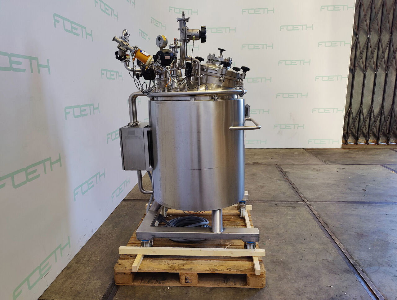 Haagen & Rinau 300 Ltr Tank Container for sale — view 3