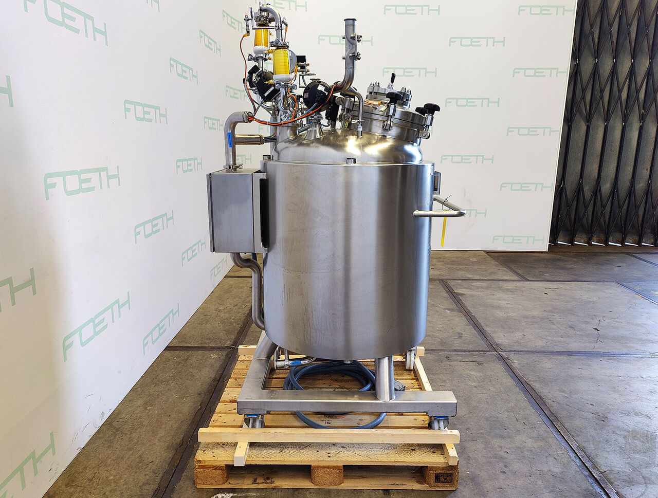 Haagen & Rinau 300 Ltr. - Pressure vessel Tank Container for sale — view 3