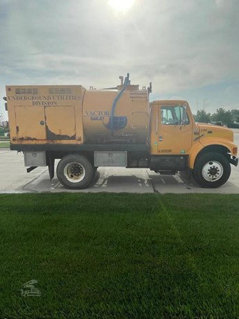 2000 International 4700 Sewer Truck for sale — view 2