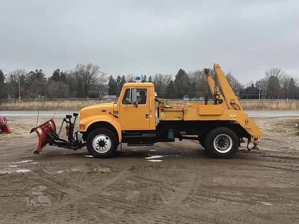 2001 International 4700 Hook Lift Truck for sale — view 2