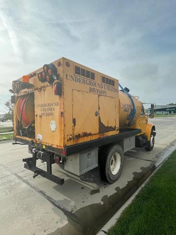 2000 International 4700 Sewer Truck for sale — view 3