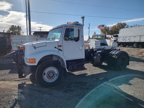 1995 International 4900 Hook Lift Truck for sale — view 2