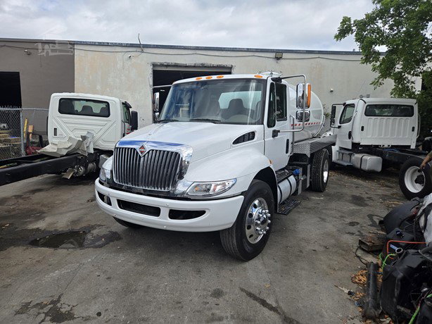 2016 International Durastar 4300 Sewer Truck for sale — view 2