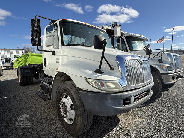 2007 International Durastar 4300 Hook Lift Truck for sale — view 2