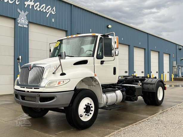 2017 International Durastar 4300 Hook Lift Truck for sale — view 3