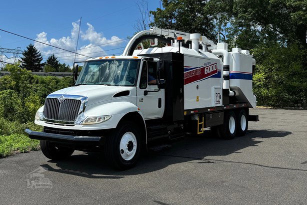 2007 International Durastar 4400 Sewer Truck for sale — view 2