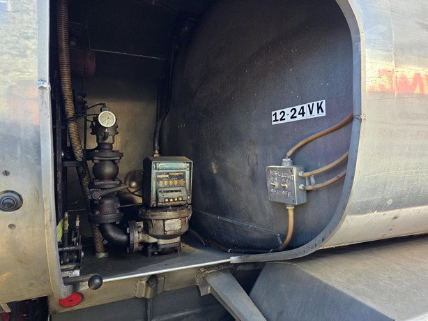 2003 International Durastar 4400 Tanker Truck - Fuel for sale — view 3