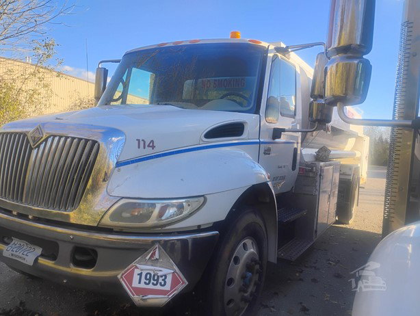 2002 International Durastar 4400 Tanker Truck - Fuel for sale — view 3