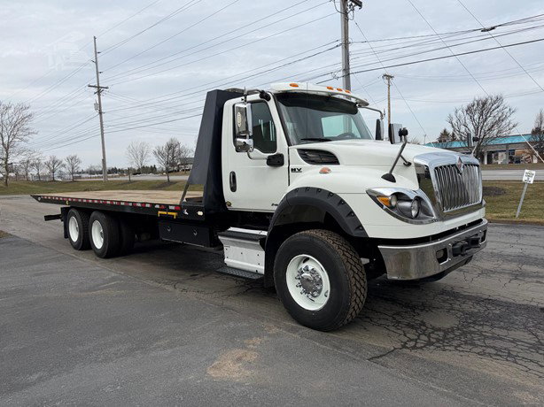 2019 International HV Tow Truck for sale — view 3