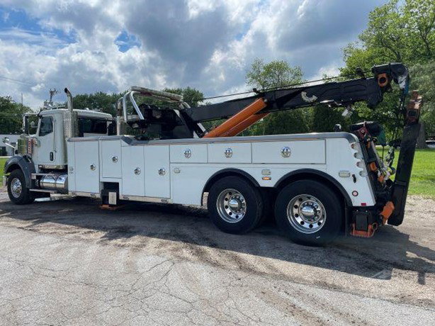 2018 International HX Tow Truck for sale — view 4