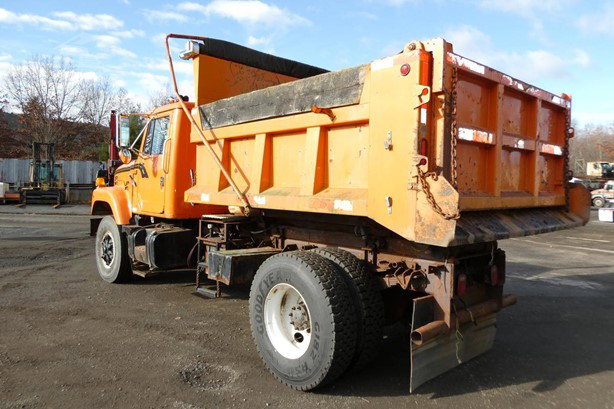 1999 International S2500 Hook Lift Truck for sale — view 3