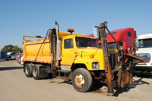 2000 International S2600 Pick Up Truck for sale