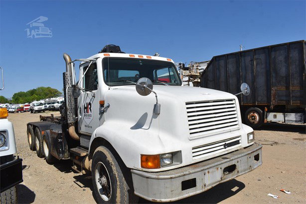 1996 International S2600 Hook Lift Truck for sale — view 2