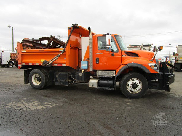 2013 International Workstar 7400 Pick Up Truck for sale — view 2