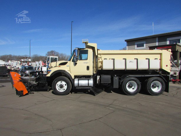 2011 International Workstar 7400 Pick Up Truck for sale — view 2