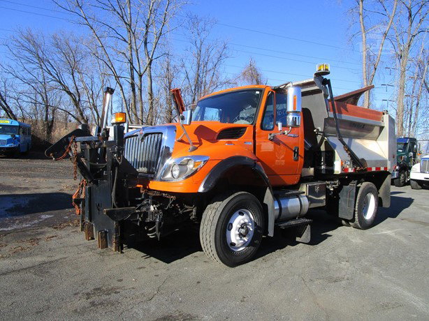 2011 International Workstar 7400 Pick Up Truck for sale — view 2