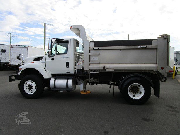 2009 International Workstar 7400 Pick Up Truck for sale — view 2
