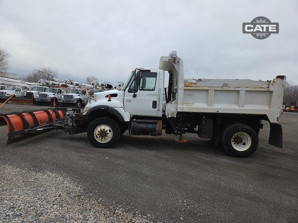 2003 International Workstar 7400 Pick Up Truck for sale — view 2