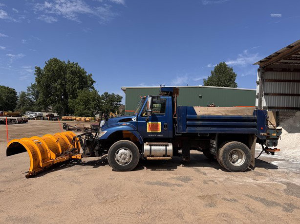 2003 International Workstar 7400 Pick Up Truck for sale — view 3