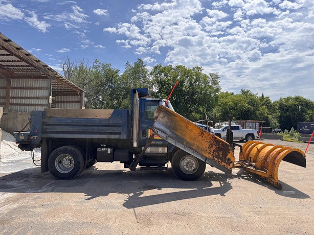 2003 International Workstar 7400 Pick Up Truck for sale — view 4
