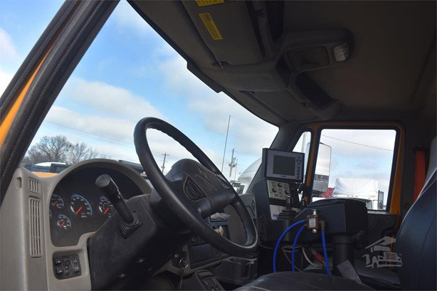 2010 International Workstar 7400 Pick Up Truck for sale — view 5