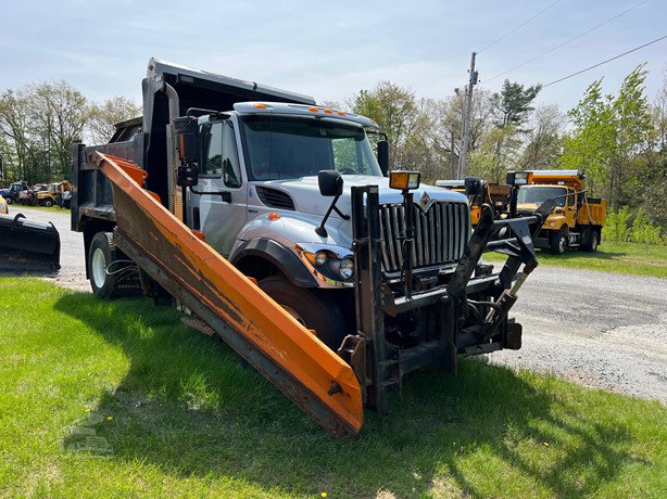 2011 International Workstar 7500 Pick Up Truck for sale — view 2