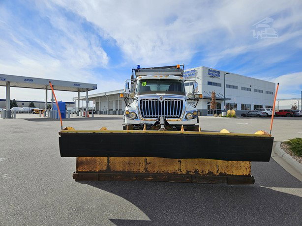 2013 International Workstar 7600 Pick Up Truck for sale — view 2