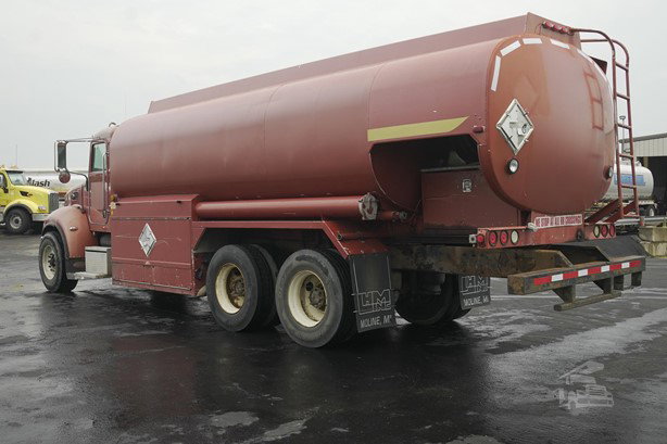2006 Peterbilt 335 Tanker Truck - Fuel for sale — view 4