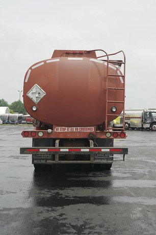 2006 Peterbilt 335 Tanker Truck - Fuel for sale — view 5