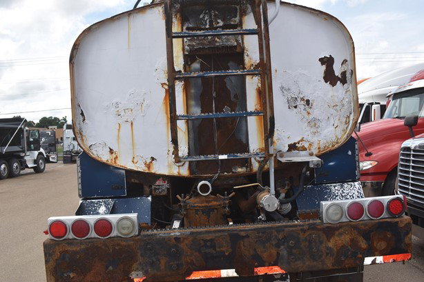 2013 Peterbilt 348 Tanker Truck - Fuel for sale — view 4