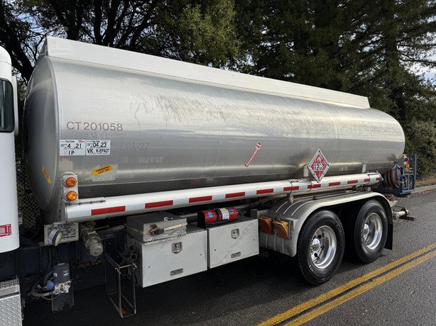 2007 Peterbilt 378 Tanker Truck - Fuel for sale — view 3