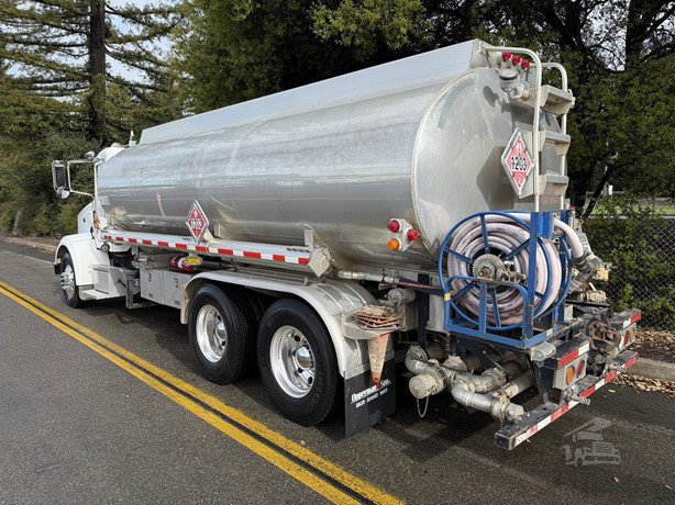2007 Peterbilt 378 Tanker Truck - Fuel for sale — view 4