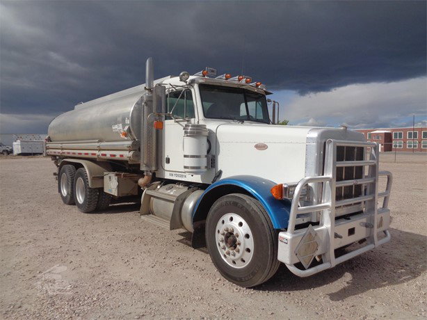 2000 Peterbilt 379 Tanker Truck - Fuel for sale — view 2
