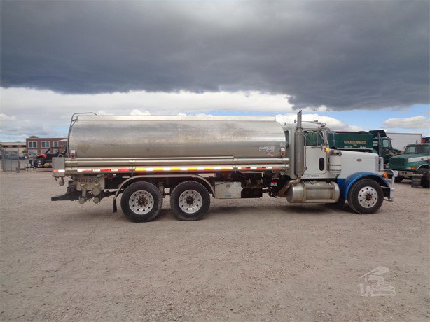 2000 Peterbilt 379 Tanker Truck - Fuel for sale — view 3