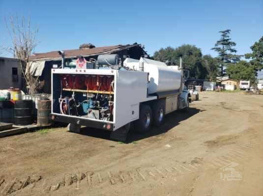 2000 Peterbilt 385 Tanker Truck - Fuel for sale — view 2