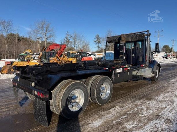 2019 Peterbilt 567 Hook Lift Truck for sale — view 5