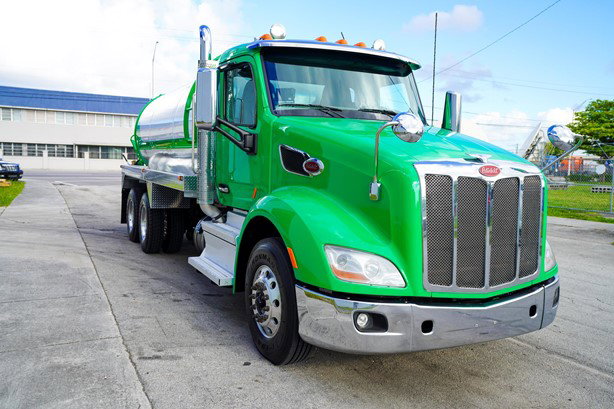 2017 Peterbilt 579 Sewer Truck for sale — view 2