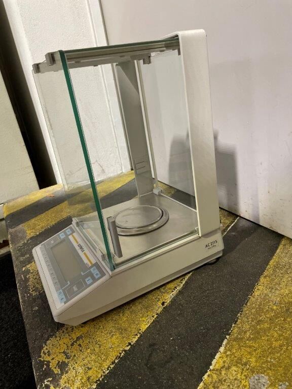 Sartorios AC 211 S Laboratory Equipment for sale — view 2
